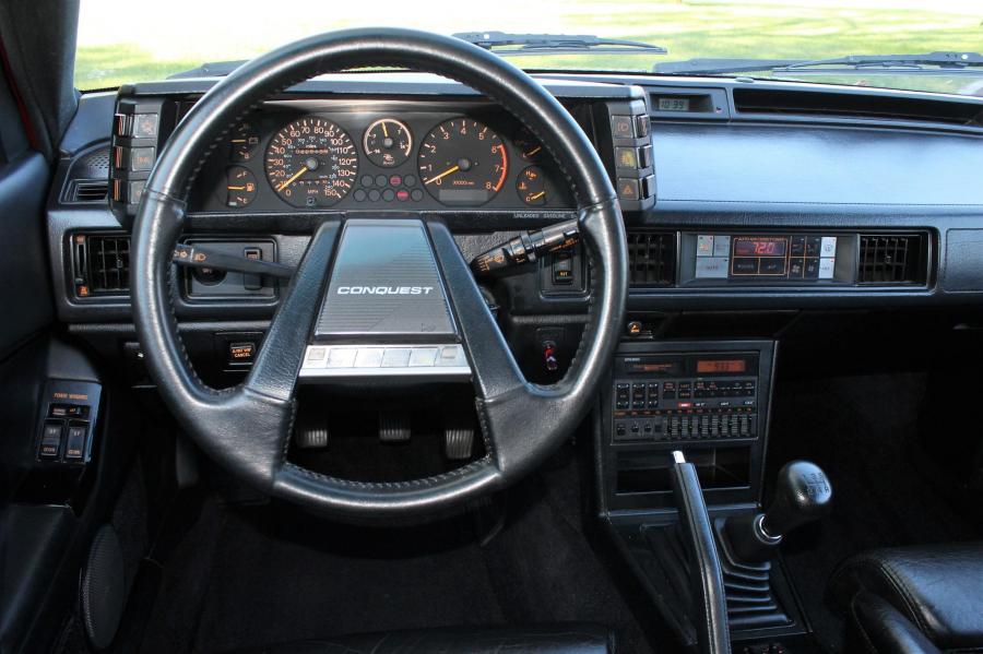 Панель приборов Chrysler Conquest TSi 1987 года  (фото 54 из 137)